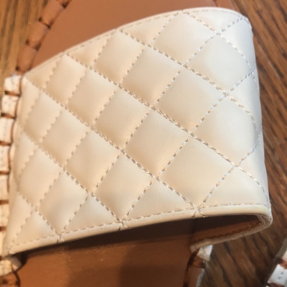 𝅺🆕 She & In White Quilted Sandals 7.5 - Picture 5 of 6